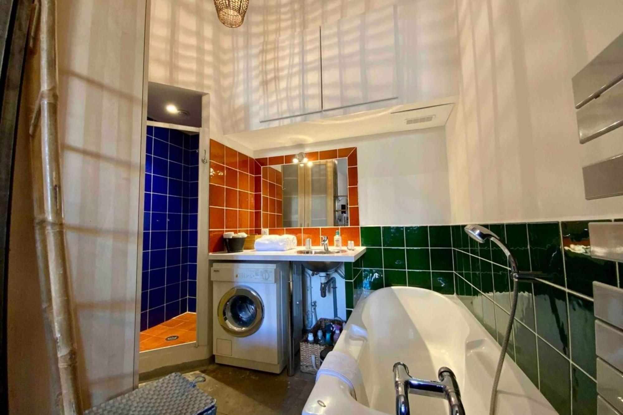 The Elegant- 2 Bedrooms And Central! Apartment